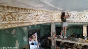 гипсови корнизи и розети златни и ръчно изрисувани