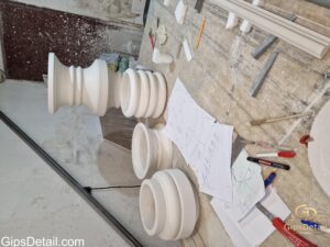 художествена капителa и основа за колона